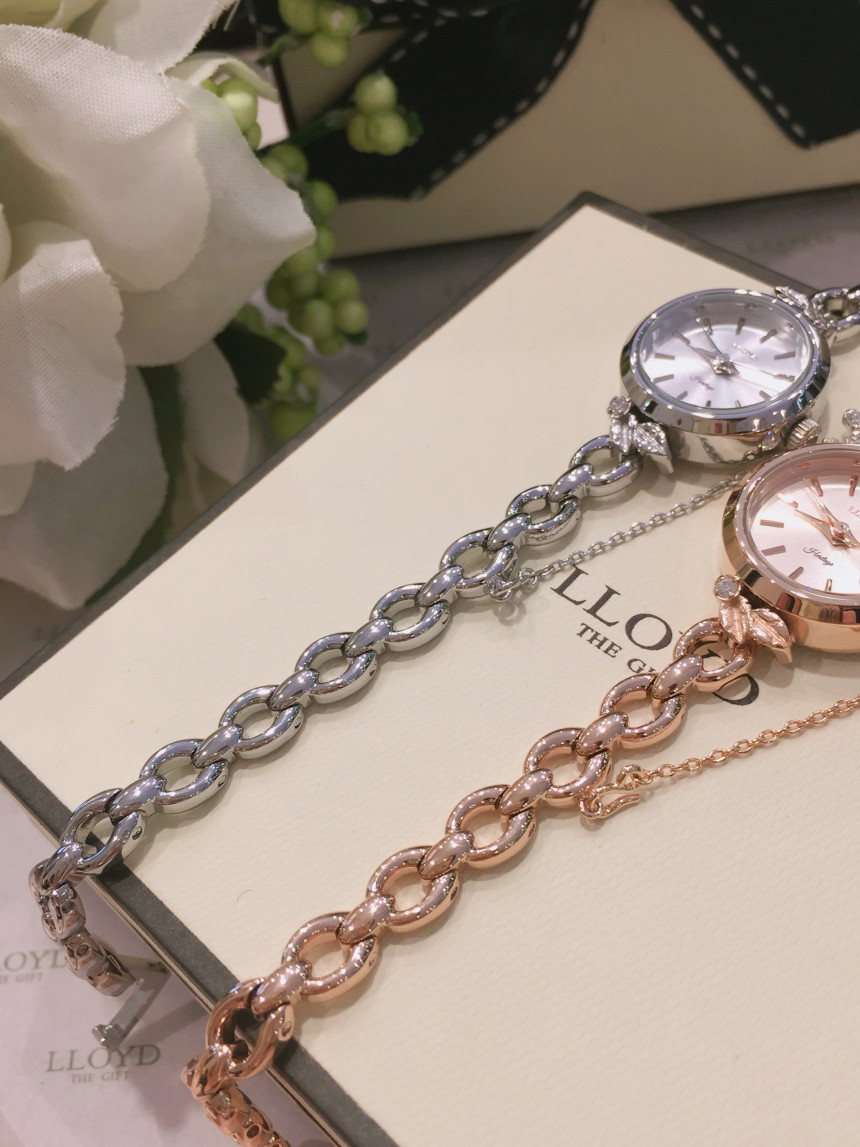 <b><p>Lloyd spring wdow Metal watch 2G18312 Feme</p></b><b><p>ロイド スプリング ウィンドウ メタル時計 2G18312 女性会社員コーディネート</p></b><br /><br /><p align='center'>