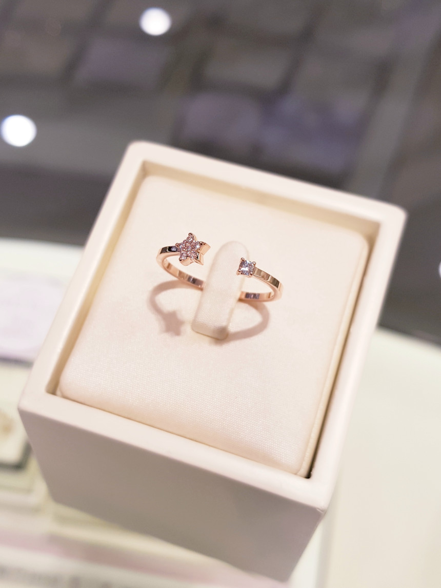 <b><p>Lloyd Tinista Open rg LRT14026T</p></b><b><p>ロイド ティーニースター オープンリング LRT14026T</p></b><br /><br /><p align='center'>