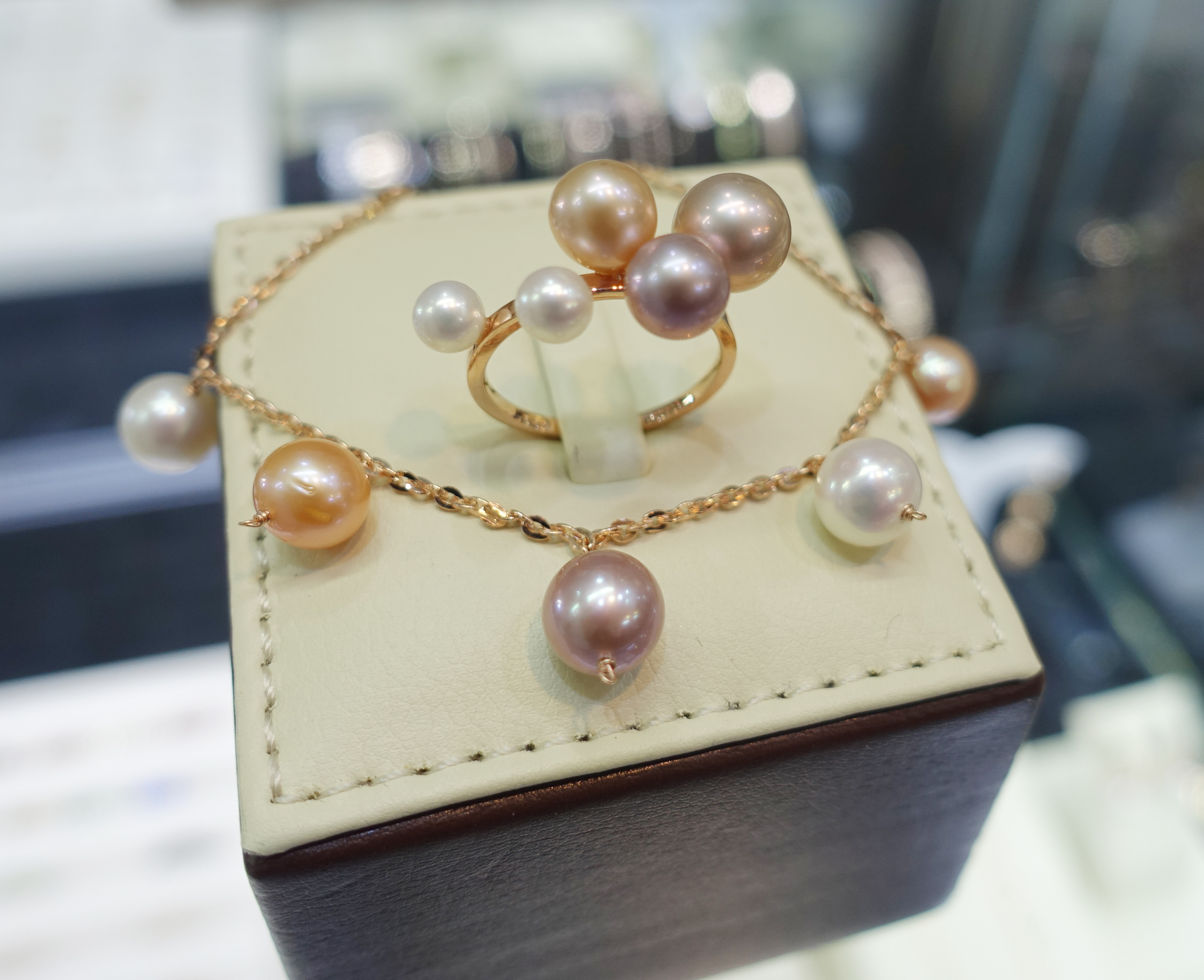 <b><p>color fresh water Pearl Layed ring Luxuous</p></b><b><p>カラー 淡水 真珠 重ね着 リング 高級感のあるアクセサリー 視線集中効果 ガンジョルギ</p></b><br /><br /><p align='center'>