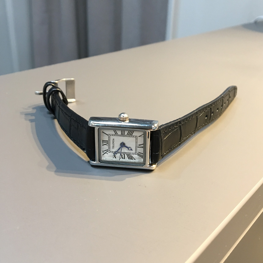 <b><p>square leather clock 2cor Brown bla Cssic</p></b><b><p>スクエア レザー 時計 2色 ブラウン ック クラシ手首 シルバーフレーム 女性</p></b><br /><br /><p align='center'>