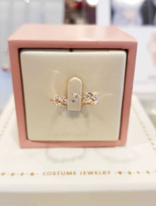 <b><p>Clu Spring leaf silver Fendship CLRR183003</p></b><b><p>クルー 春 葉 シルバー 友情リング CLRR183003 デイリーシステム 20代の女性</p></b><br /><br /><p align='center'>