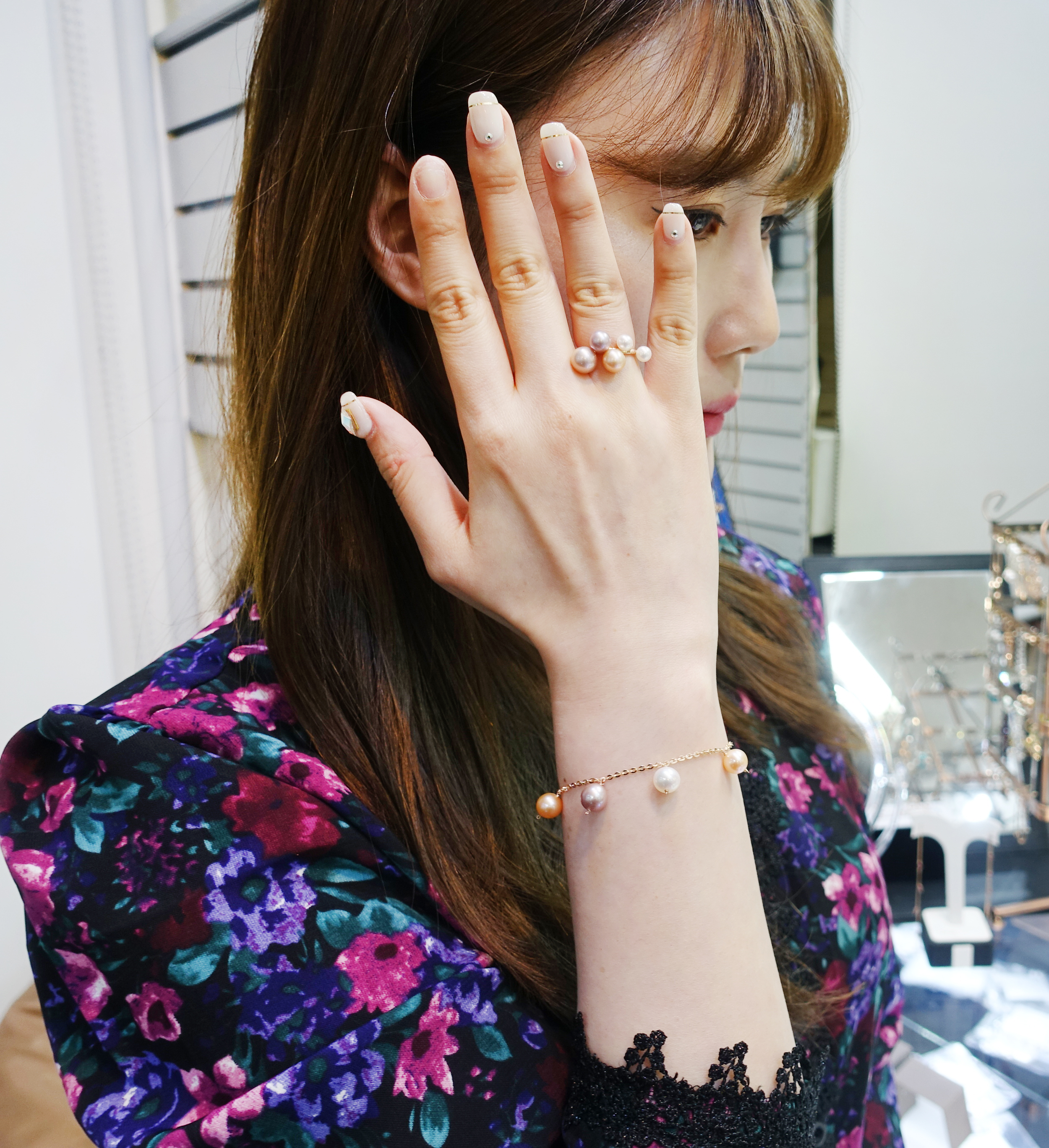 <b><p>color fresh water Pearl Layed ring Luxuous</p></b><b><p>カラー 淡水 真珠 重ね着 リング 高級感のあるアクセサリー 視線集中効果 ガンジョルギ</p></b><br /><br /><p align='center'>