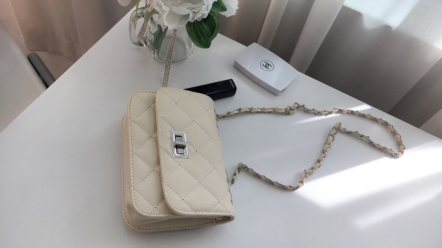 <b><p>Mini-Chain Qualifyg Bag Cross 20's Women</p></b><b><p>ミニチェーンクォールマークチンベククロスバック20代の女性 미니퀄팅백 체인백 크로스백</p></b><br /><br /><p align='center'>