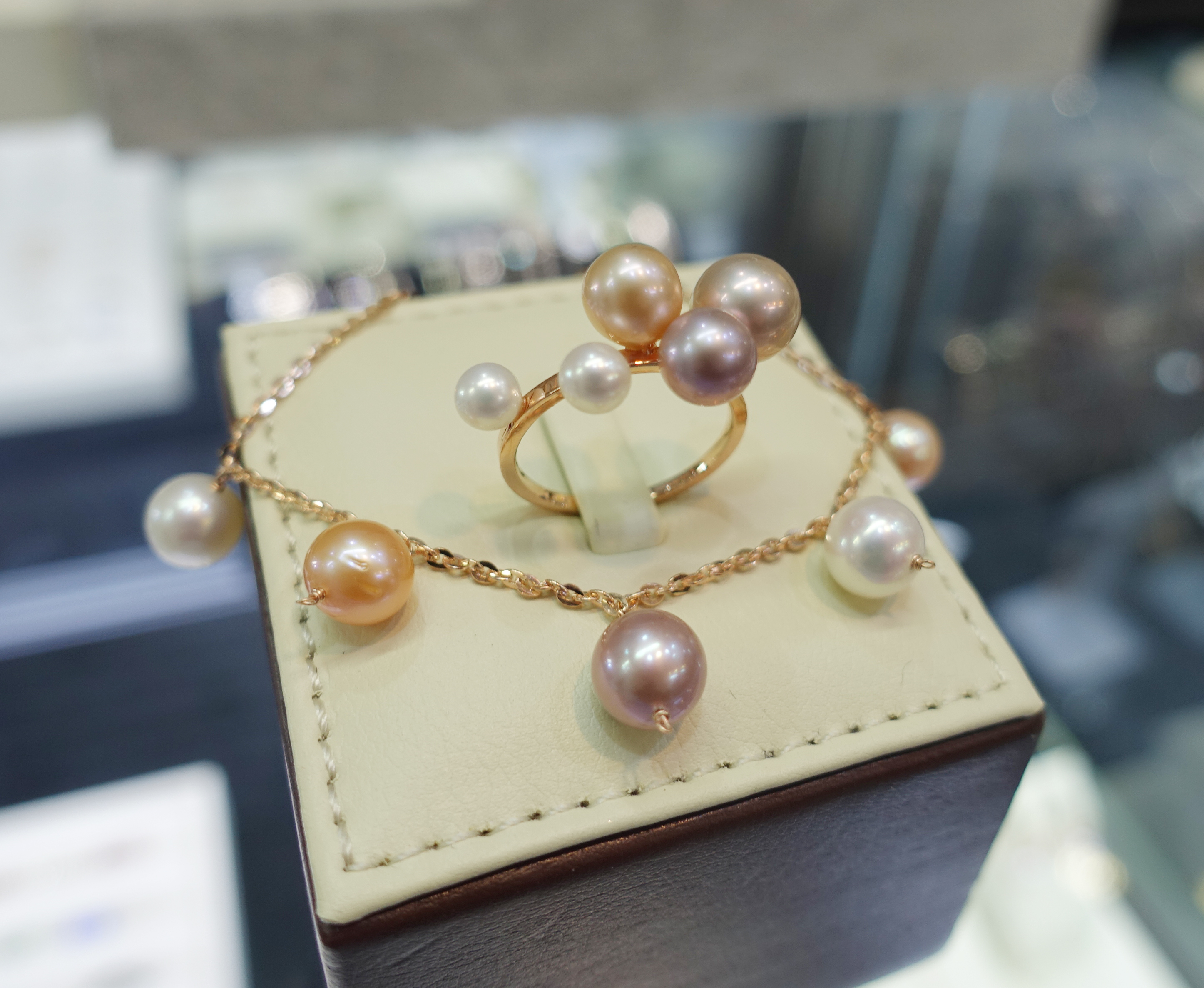 <b><p>color fresh water Pearl Layed ring Luxuous</p></b><b><p>カラー 淡水 真珠 重ね着 リング 高級感のあるアクセサリー 視線集中効果 ガンジョルギ</p></b><br /><br /><p align='center'>