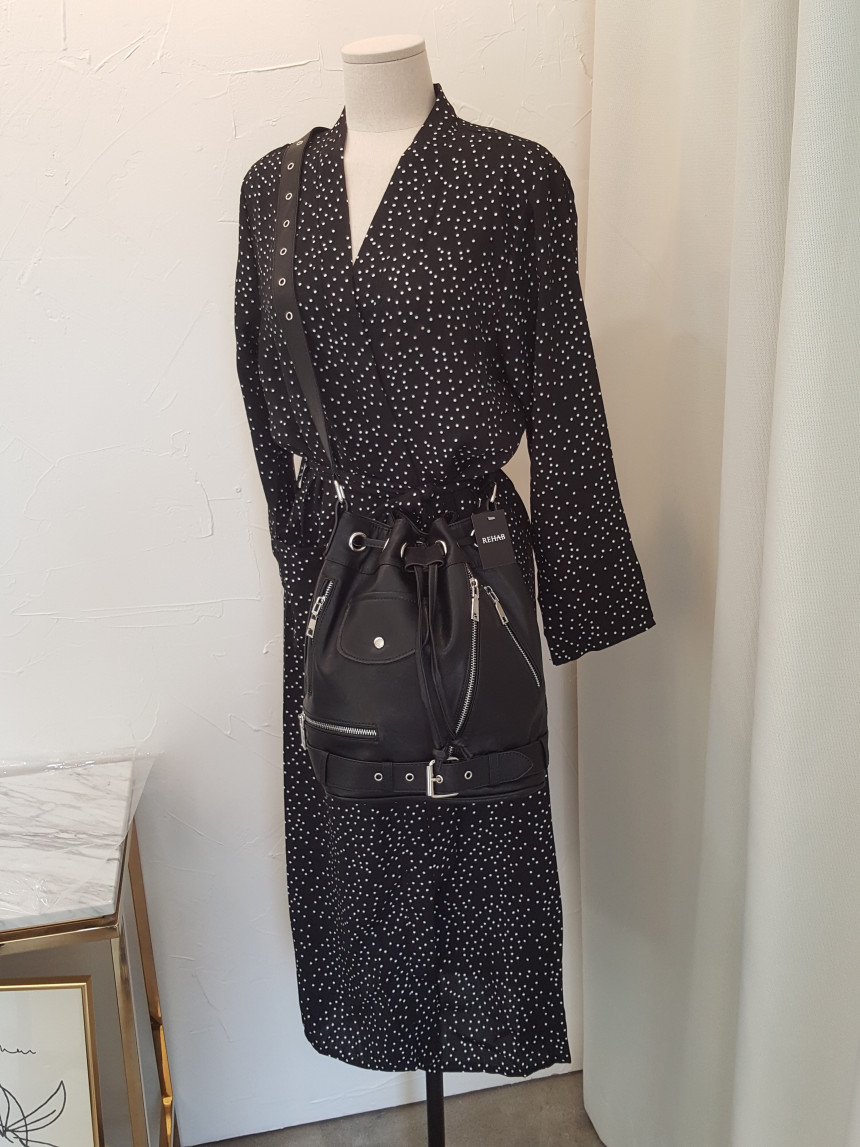 <b><p>Ride bucket bag More style Stis Chic Oung</p></b><b><p>ライドバケットバックドベクよりバッグよりスタイルシックなファッションの外出ルックコーディネートデート</p></b><br /><br /><p align='center'>