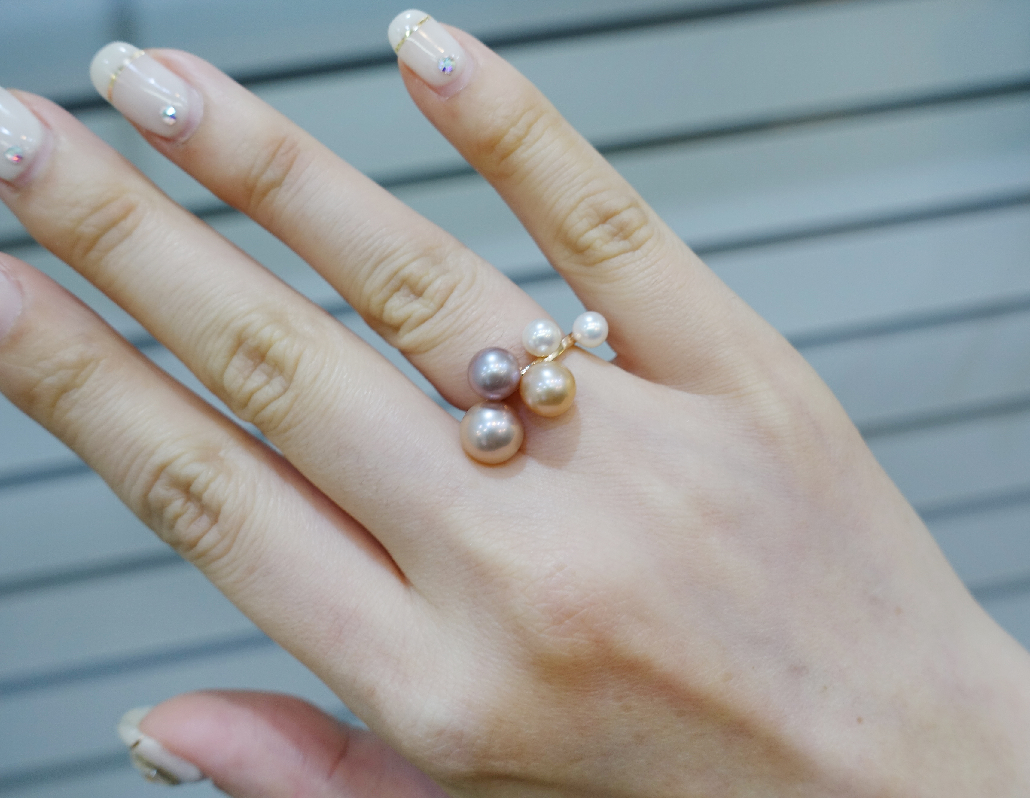 <b><p>color fresh water Pearl Layed ring Luxuous</p></b><b><p>カラー 淡水 真珠 重ね着 リング 高級感のあるアクセサリー 視線集中効果 ガンジョルギ</p></b><br /><br /><p align='center'>