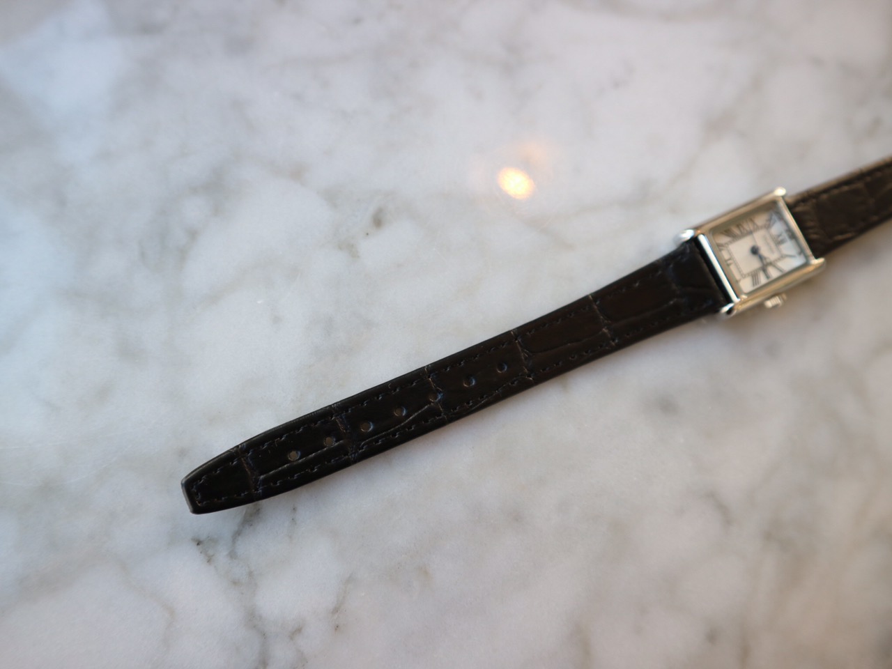 <b><p>Mourning Same day shipp Tank solo female</p></b><b><p>無排 即日発送 タンクソロ 女性 正方形 レザー 時計 2色 手首 シンプルな おすすめ</p></b><br /><br /><p align='center'>