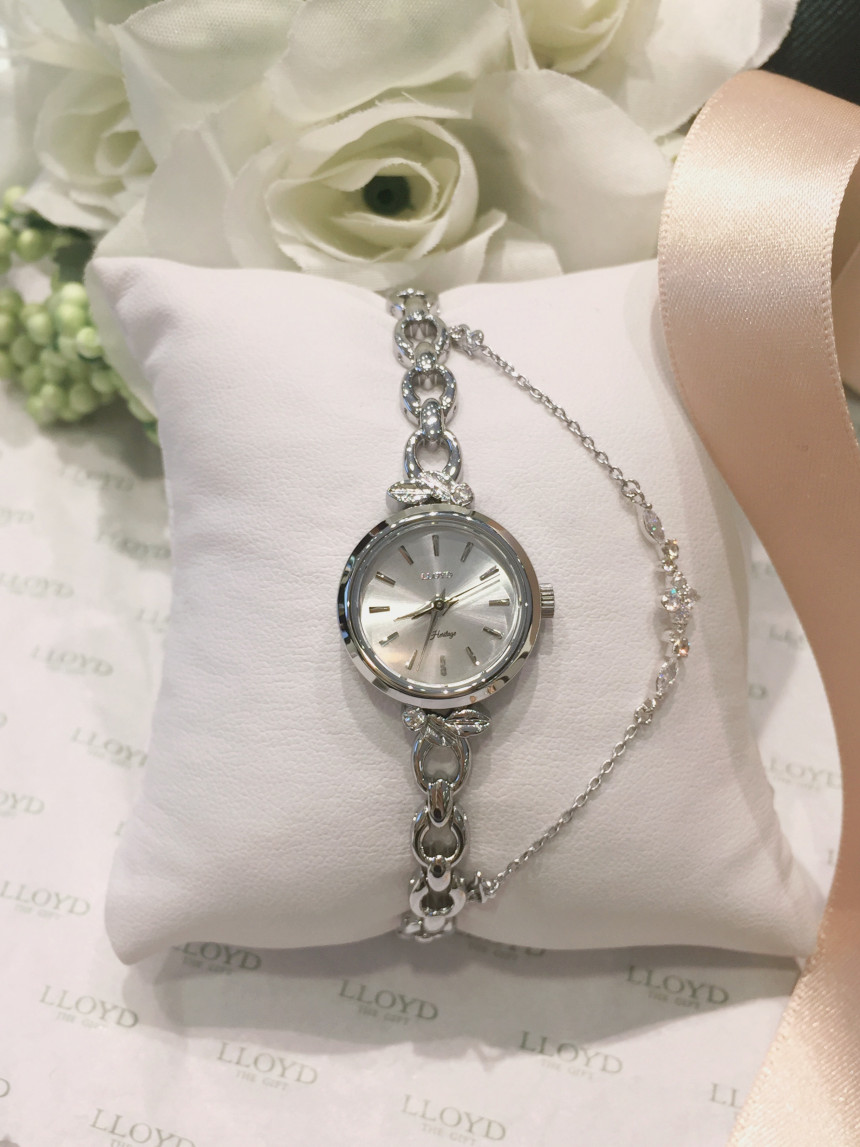 <b><p>Lloyd spring wdow Metal watch 2G18312 Feme</p></b><b><p>ロイド スプリング ウィンドウ メタル時計 2G18312 女性会社員コーディネート</p></b><br /><br /><p align='center'>