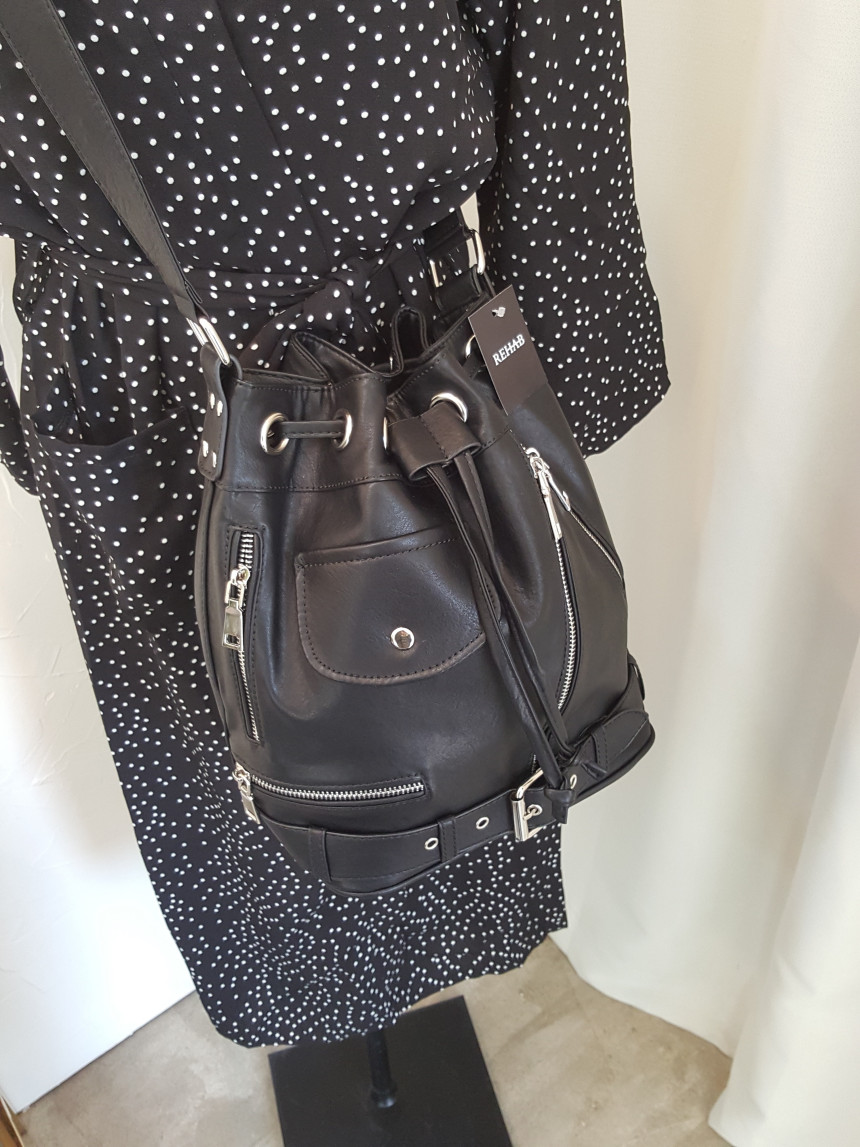 <b><p>Ride bucket bag More style Stis Chic Oung</p></b><b><p>ライドバケットバックドベクよりバッグよりスタイルシックなファッションの外出ルックコーディネートデート</p></b><br /><br /><p align='center'>