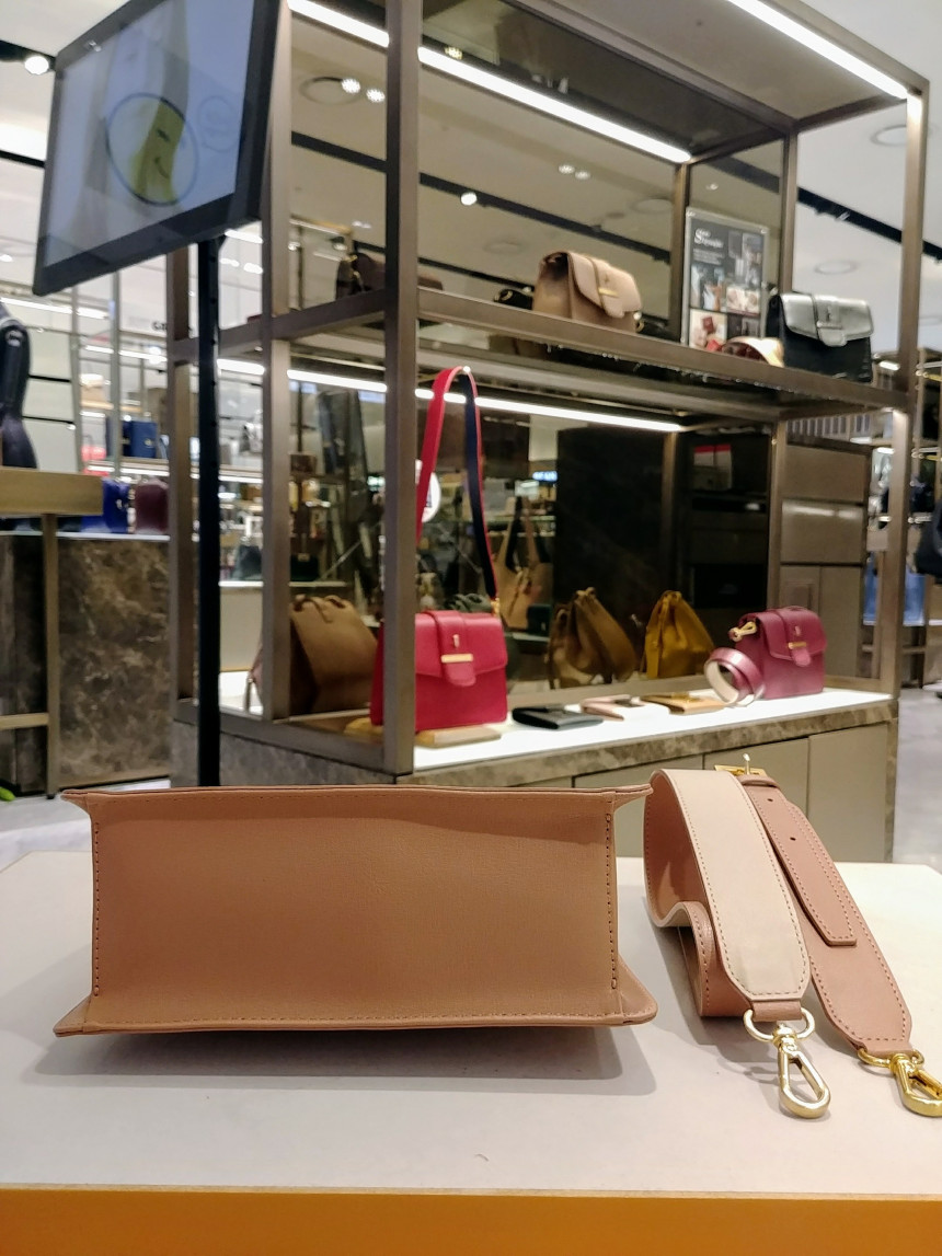 <b><p>Carlin New Hester Small H78166010</p></b><b><p>カーリンニューヘスタースモールS H78166010</p></b><br /><br /><p align='center'>