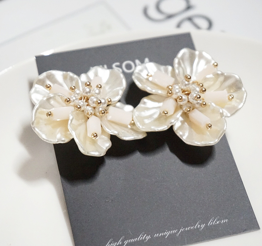 <b><p>Mother-Daughter Pearl spring Flow Antique</p></b><b><p>螺鈿 真珠 春 花のイヤリング アンティークな 清純ルック 豪華な ヨリヨリ 四季</p></b><br /><br /><p align='center'>