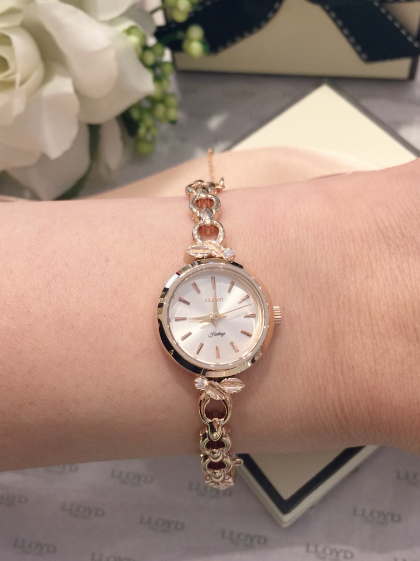 <b><p>Lloyd spring wdow Metal watch 2G18312 Feme</p></b><b><p>ロイド スプリング ウィンドウ メタル時計 2G18312 女性会社員コーディネート</p></b><br /><br /><p align='center'>