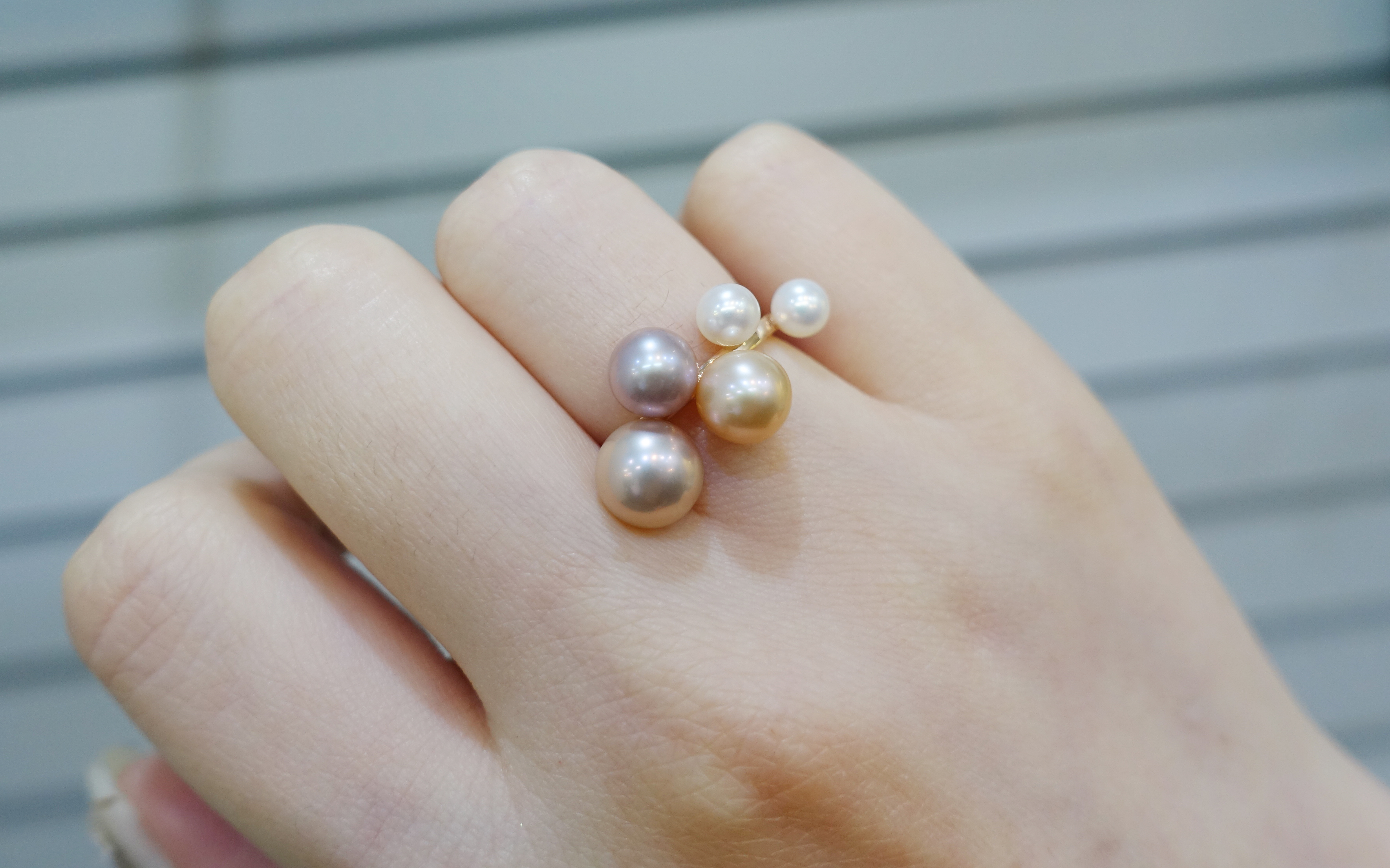 <b><p>color fresh water Pearl Layed ring Luxuous</p></b><b><p>カラー 淡水 真珠 重ね着 リング 高級感のあるアクセサリー 視線集中効果 ガンジョルギ</p></b><br /><br /><p align='center'>