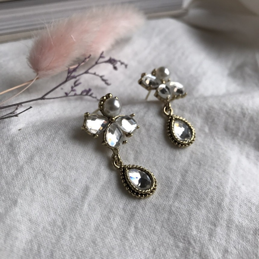 <b><p>Possible eaves Jian Antique Drop Earrings</p></b><b><p>グィチ可能 ジャン アンティーク ドロップイヤリング キュービックジルコニアが フェミニンな感性ムー</p></b><br /><br /><p align='center'>