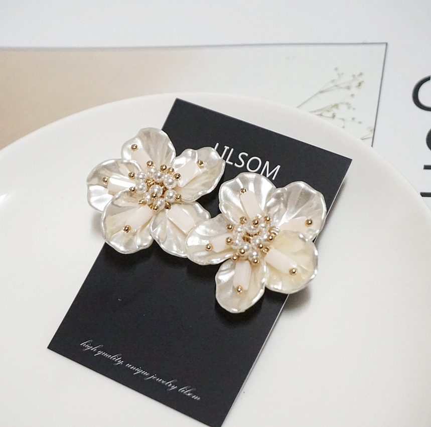 <b><p>Mother-Daughter Pearl spring Flow Antique</p></b><b><p>螺鈿 真珠 春 花のイヤリング アンティークな 清純ルック 豪華な ヨリヨリ 四季</p></b><br /><br /><p align='center'>