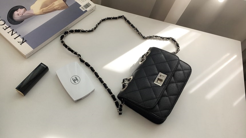 <b><p>Mini-Chain Qualifyg Bag Cross 20's Women</p></b><b><p>ミニチェーンクォールマークチンベククロスバック20代の女性 미니퀄팅백 체인백 크로스백</p></b><br /><br /><p align='center'>