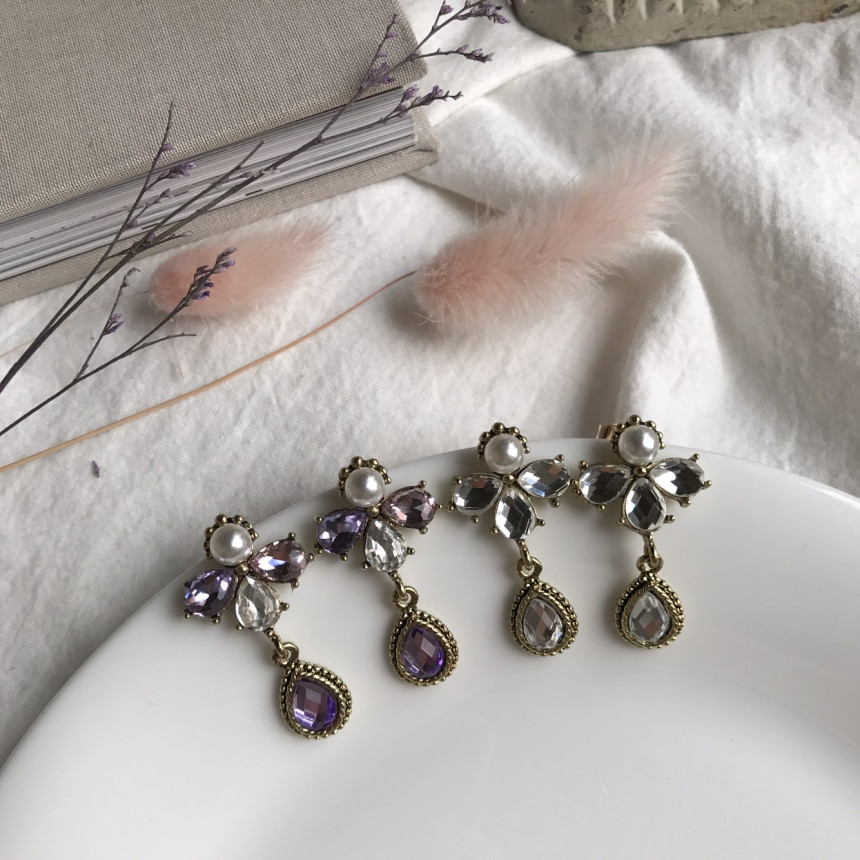 <b><p>Possible eaves Jian Antique Drop Earrings</p></b><b><p>グィチ可能 ジャン アンティーク ドロップイヤリング キュービックジルコニアが フェミニンな感性ムー</p></b><br /><br /><p align='center'>