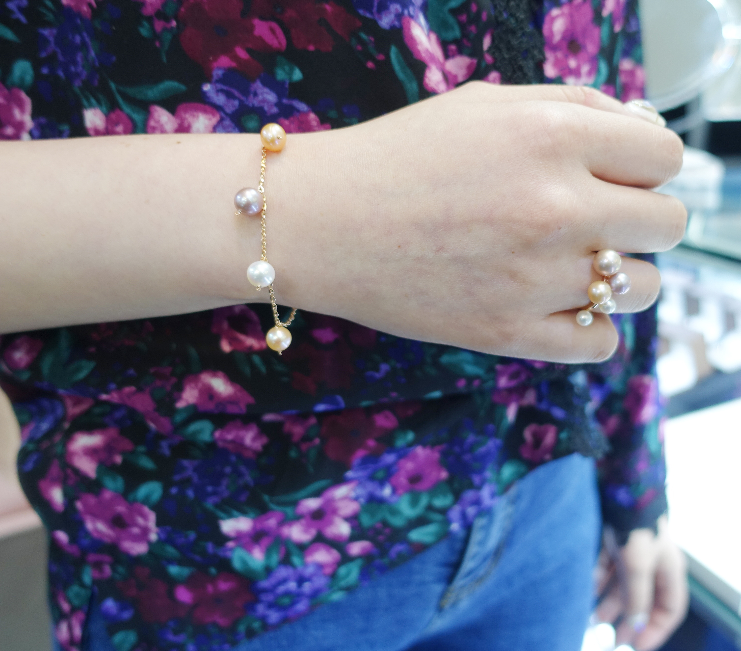 <b><p>color fresh water Pearl Layed ring Luxuous</p></b><b><p>カラー 淡水 真珠 重ね着 リング 高級感のあるアクセサリー 視線集中効果 ガンジョルギ</p></b><br /><br /><p align='center'>