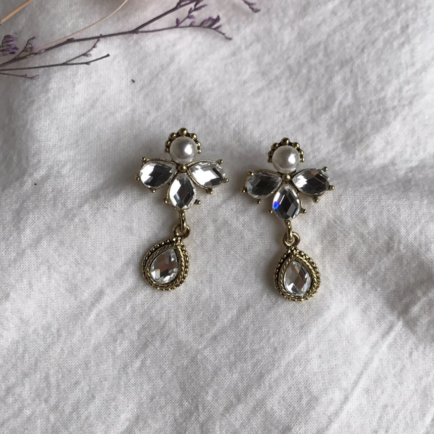 <b><p>Possible eaves Jian Antique Drop Earrings</p></b><b><p>グィチ可能 ジャン アンティーク ドロップイヤリング キュービックジルコニアが フェミニンな感性ムー</p></b><br /><br /><p align='center'>