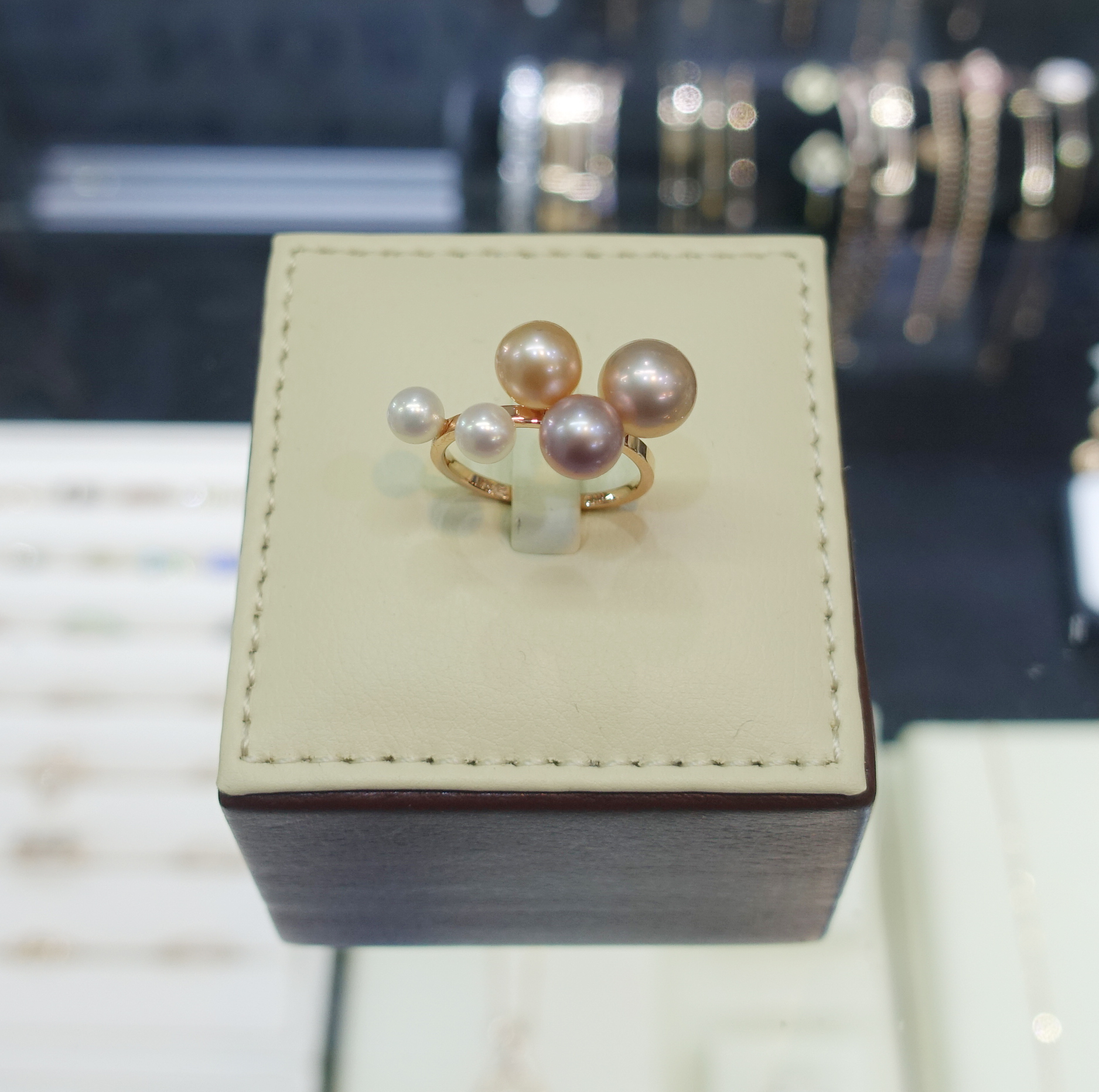 <b><p>color fresh water Pearl Layed ring Luxuous</p></b><b><p>カラー 淡水 真珠 重ね着 リング 高級感のあるアクセサリー 視線集中効果 ガンジョルギ</p></b><br /><br /><p align='center'>