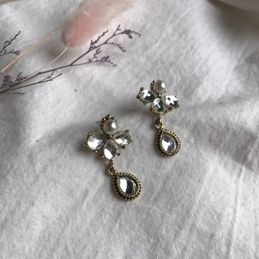 <b><p>Possible eaves Jian Antique Drop Earrings</p></b><b><p>グィチ可能 ジャン アンティーク ドロップイヤリング キュービックジルコニアが フェミニンな感性ムー</p></b><br /><br /><p align='center'>