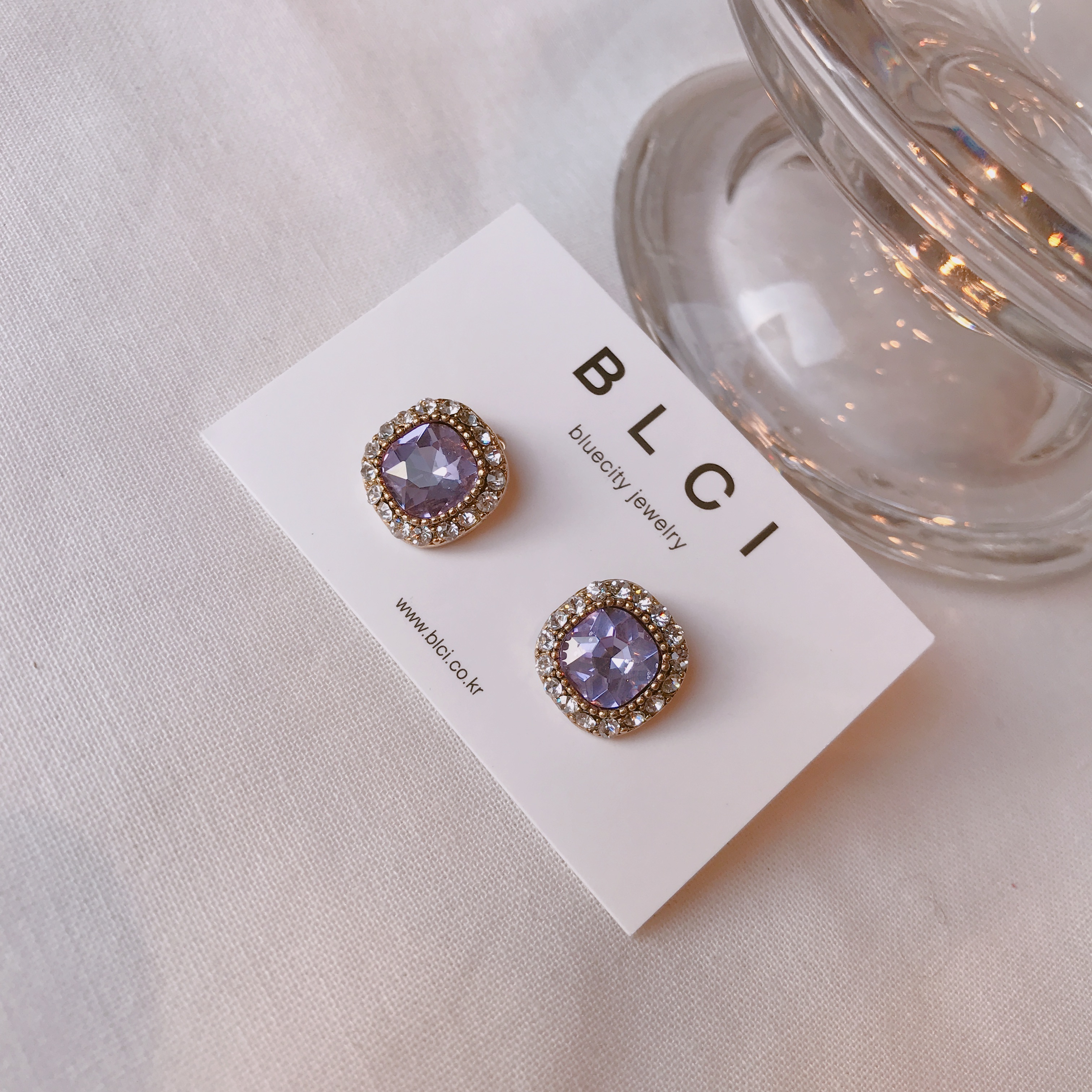 <b><p>Possible eaves 2018 Pantone trend color Viot</p></b><b><p>グィチ可能 2018年 パントン トレンド カラー バイオレット ドロップ イヤリング</p></b><br /><br /><p align='center'>