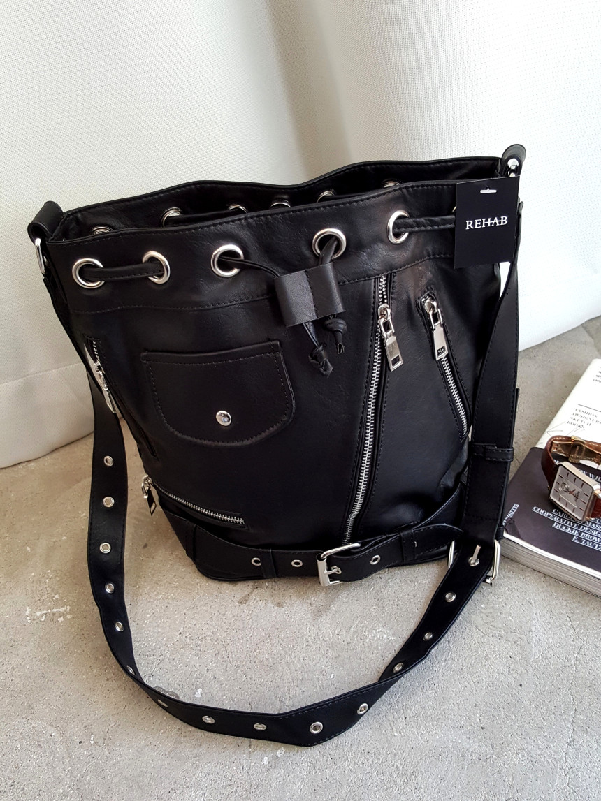 <b><p>Ride bucket bag More style Stis Chic Oung</p></b><b><p>ライドバケットバックドベクよりバッグよりスタイルシックなファッションの外出ルックコーディネートデート</p></b><br /><br /><p align='center'>