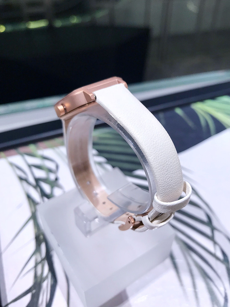 <b><p>CARVEN advanced CV609-RWH R.IV Women's</p></b><b><p>カーヴェン 高度 CV609-RWH R.IV レディース時計 20代 ポイントサイクル良い</p></b><br /><br /><p align='center'>