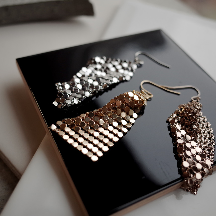 <b><p>NO103 Mesh pickle Three-dimensional earrings</p></b><b><p>NO103 メッシュさらさら 立体的なイヤリング スタイリな シックな ユニーデザイン</p></b><br /><br /><p align='center'>