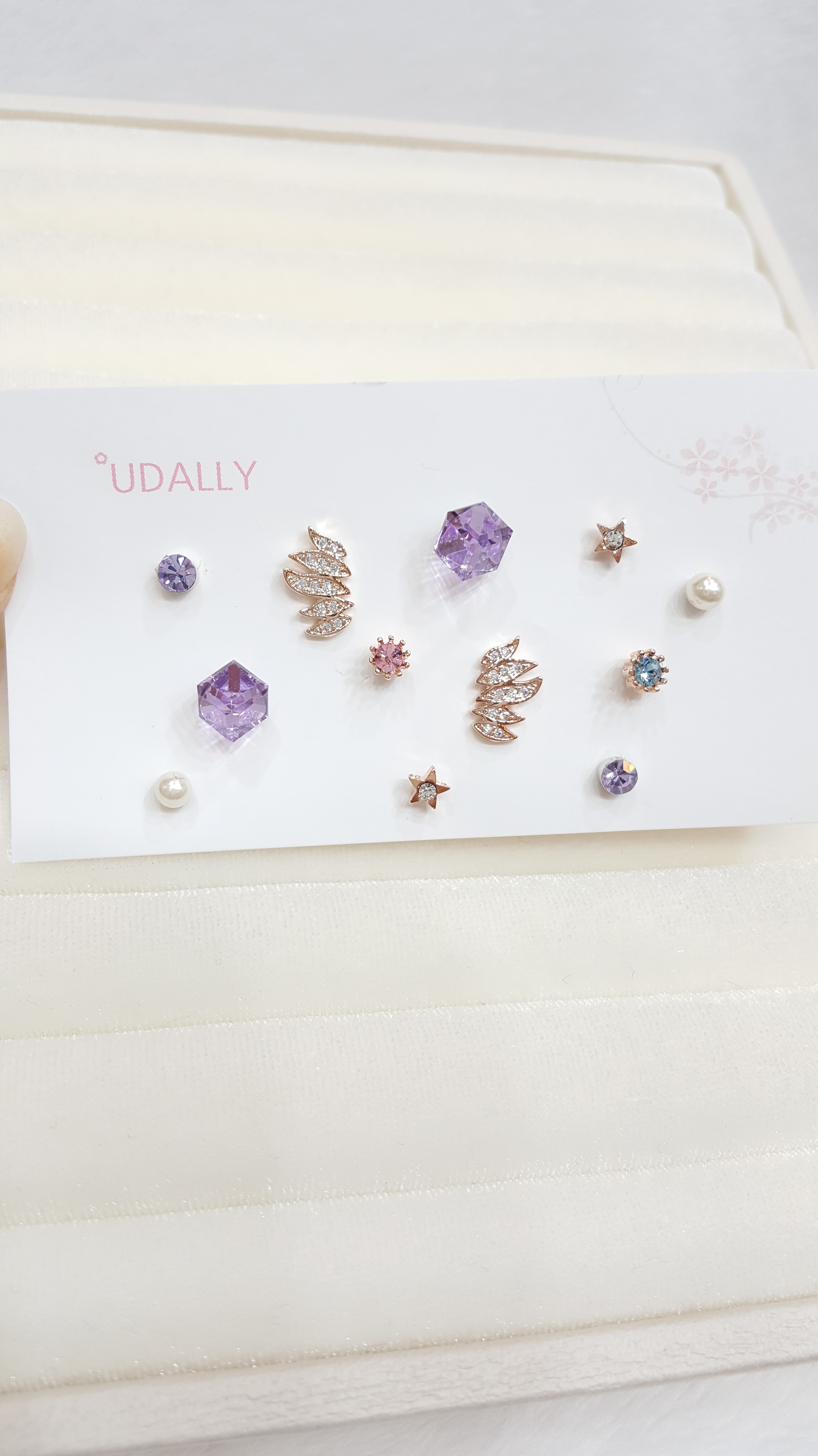 <b><p>wing Look at the lavender. Sisfactory Easy</p></b><b><p>翼 ラベンダー紫 満足のいく 愛ウム 簡単スタイル 清純イヤリング デートルック</p></b><br /><br /><p align='center'>