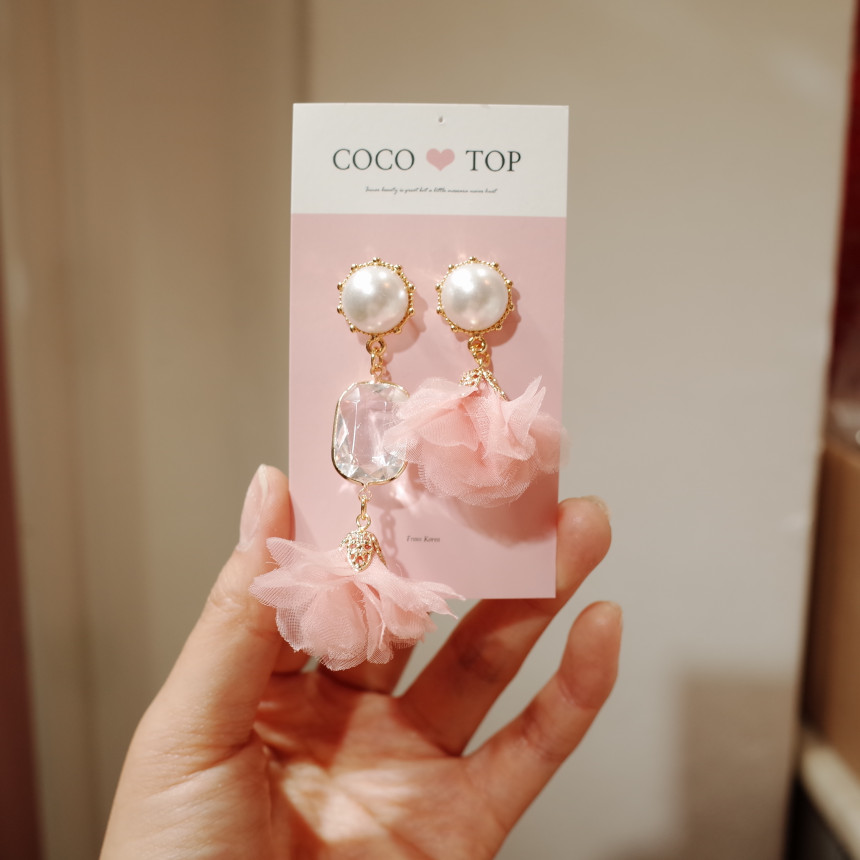<b><p>Snow White's Crn petal earing</p></b><b><p>白雪姫の クラウン 花びら イヤリング</p></b><br /><br /><p align='center'>