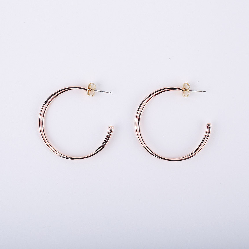 <b><p>Sina cross open rg ear Look-Ahd Crdtion Casual</p></b><b><p>品川 クロス オープン リング イヤ 出勤ルックコーディネート カジュアルな スタイリッシュ</p></b><br /><br /><p align='center'>