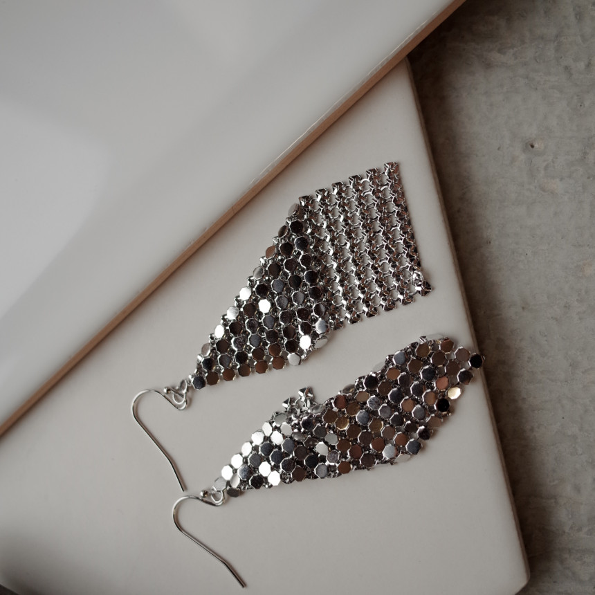 <b><p>NO103 Mesh pickle Three-dimensional earrings</p></b><b><p>NO103 メッシュさらさら 立体的なイヤリング スタイリな シックな ユニーデザイン</p></b><br /><br /><p align='center'>