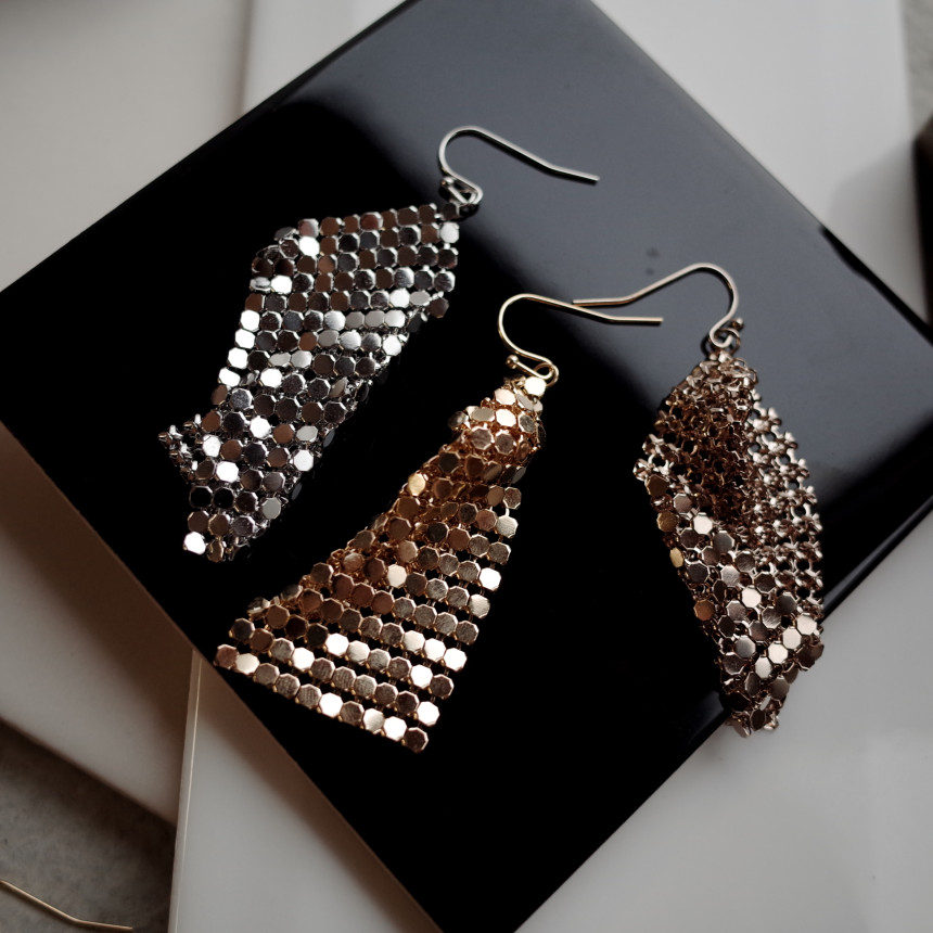 <b><p>NO103 Mesh pickle Three-dimensional earrings</p></b><b><p>NO103 メッシュさらさら 立体的なイヤリング スタイリな シックな ユニーデザイン</p></b><br /><br /><p align='center'>