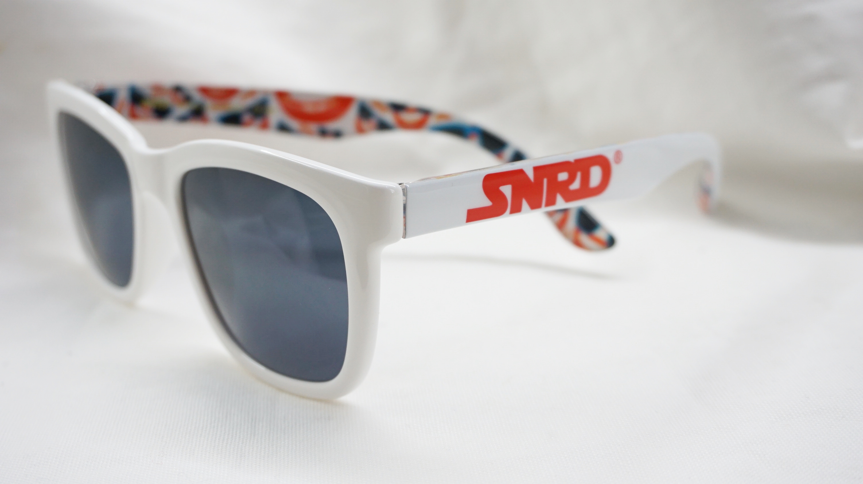 <b><p>SNRD sunglasses light Sporty Kean</p></b><b><p>SNRDサングラス 軽い スポーティーな 韓国語</p></b><br /><br /><p align='center'>