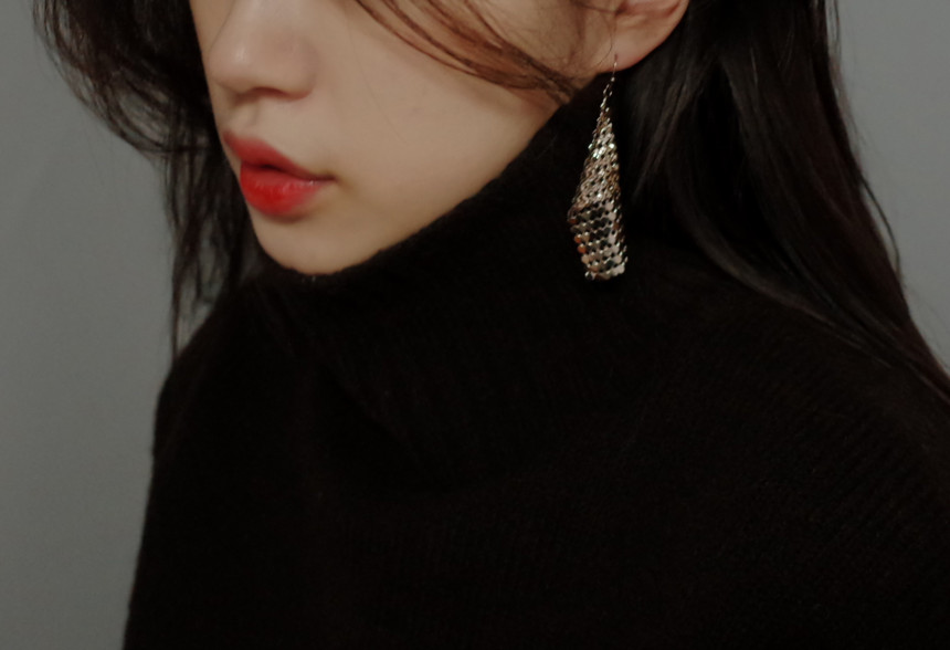 <b><p>NO103 Mesh pickle Three-dimensional earrings</p></b><b><p>NO103 メッシュさらさら 立体的なイヤリング スタイリな シックな ユニーデザイン</p></b><br /><br /><p align='center'>