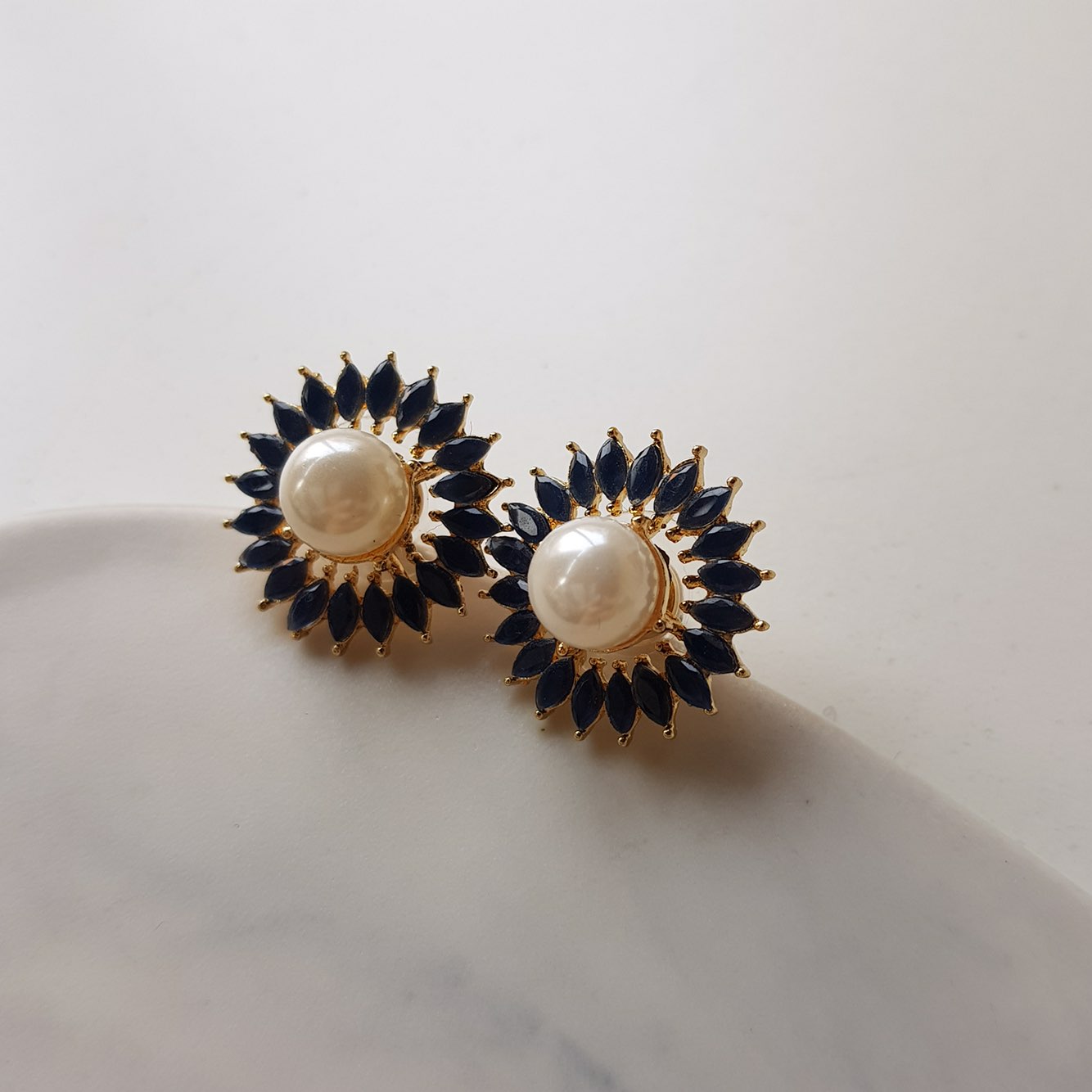 <b><p>Trout nucle Pearl Daily Erings Dp Cubic Antique</p></b><b><p>トゥルーラブ 核 真珠 デイリーピアス ドロップ キュービック アンティーク 洗練された</p></b><br /><br /><p align='center'>