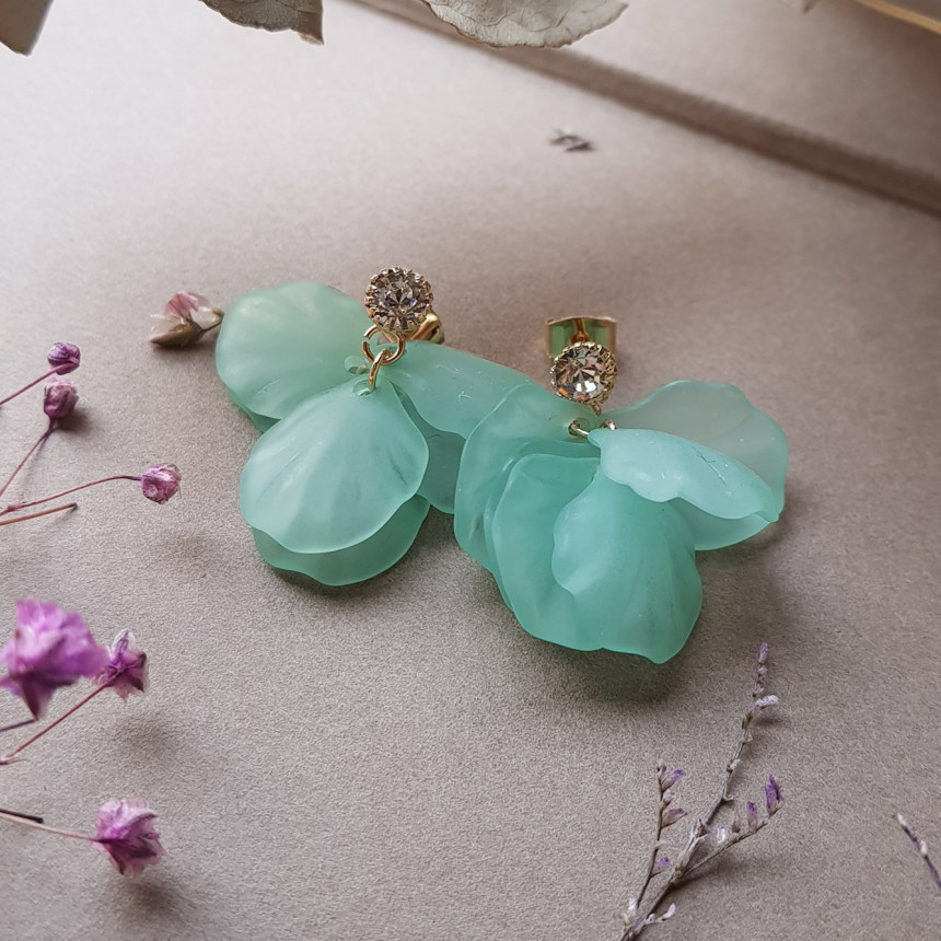 <b><p>Judy Cubic Petaloma Ha Drop Earrings 5cor</p></b><b><p>ジュディ キュービック 花びらホマイカ ドロップイヤリング 5色 女性コーネート</p></b><br /><br /><p align='center'>