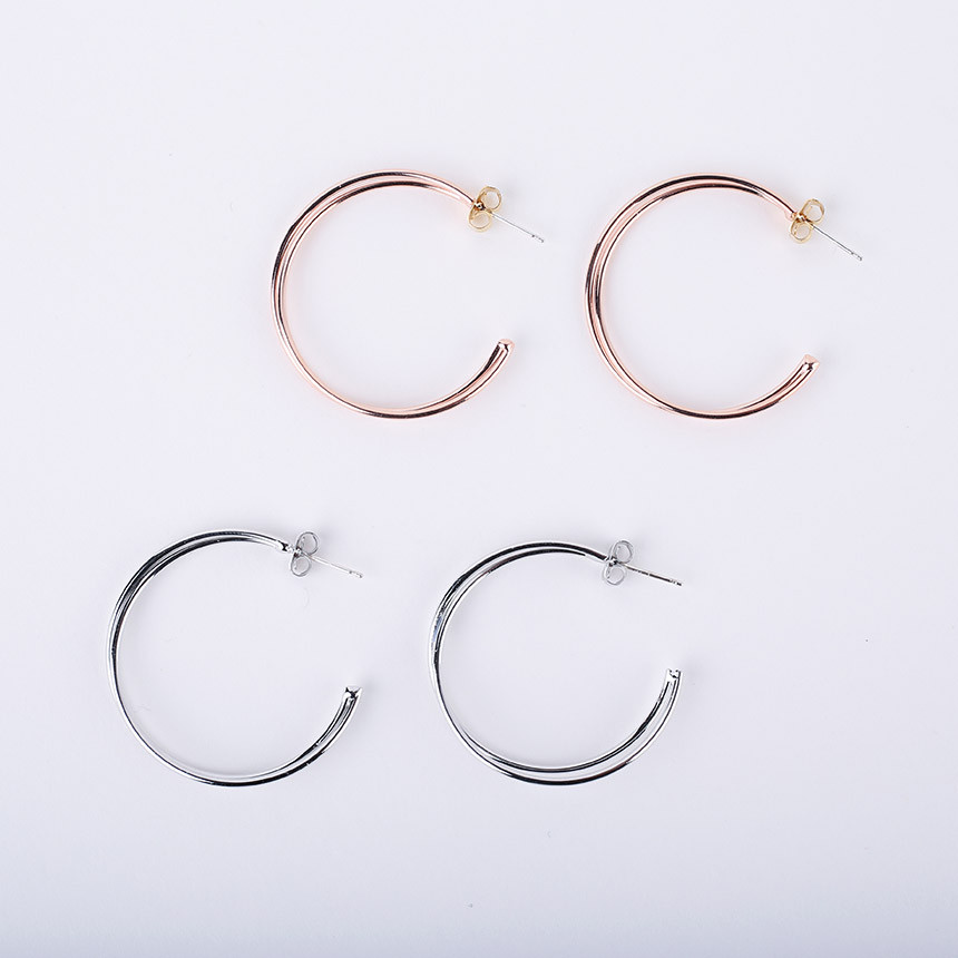 <b><p>Sina cross open rg ear Look-Ahd Crdtion Casual</p></b><b><p>品川 クロス オープン リング イヤ 出勤ルックコーディネート カジュアルな スタイリッシュ</p></b><br /><br /><p align='center'>