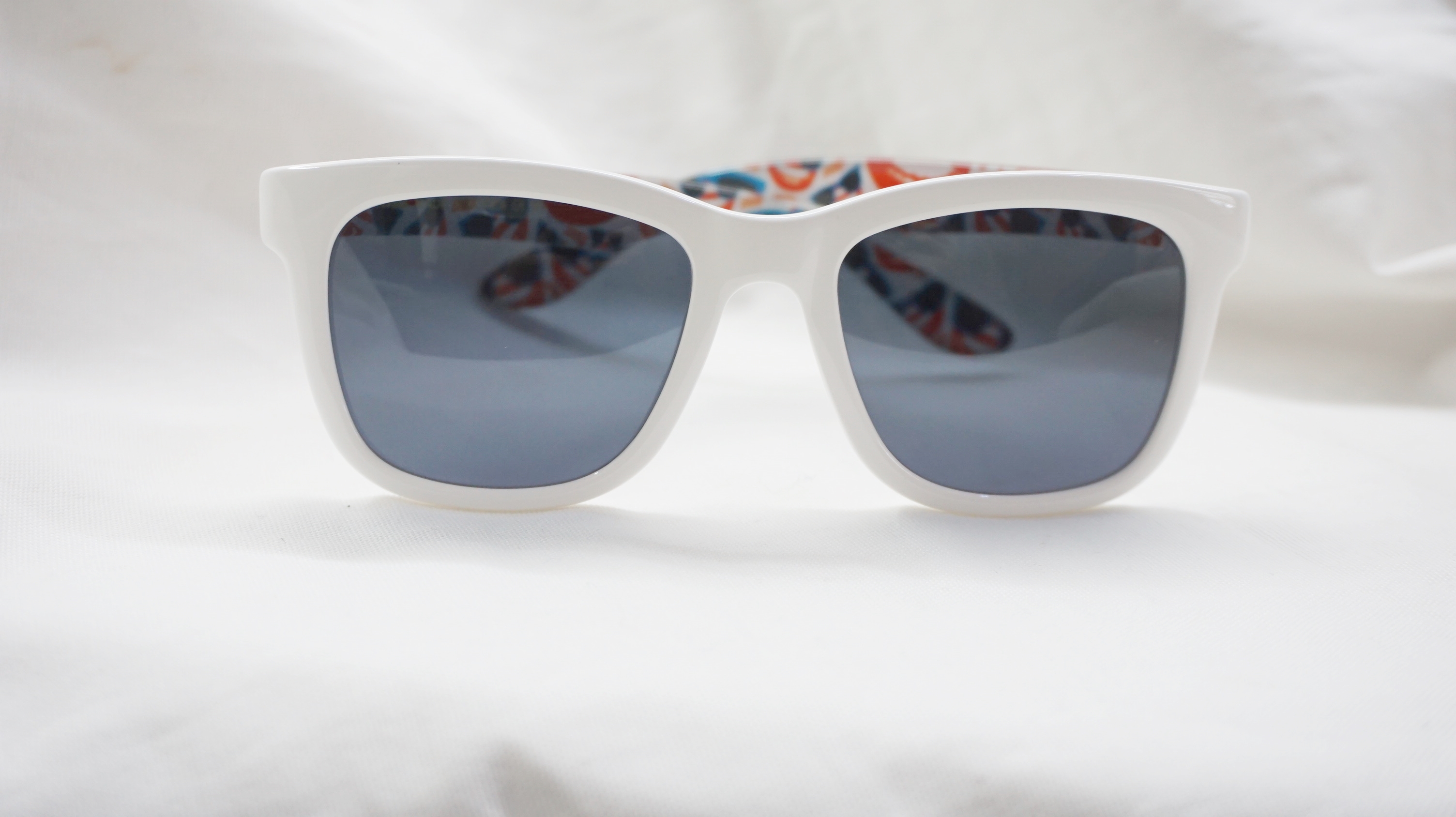 <b><p>SNRD sunglasses light Sporty Kean</p></b><b><p>SNRDサングラス 軽い スポーティーな 韓国語</p></b><br /><br /><p align='center'>