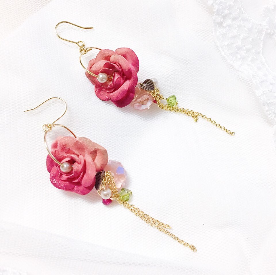 <b><p>recomndation Dried Rose Flower Earngs Girl</p></b><b><p>おすすめ 乾燥バラの花のイヤリング 女性コーディネート シンプルな フェミニンな</p></b><br /><br /><p align='center'>