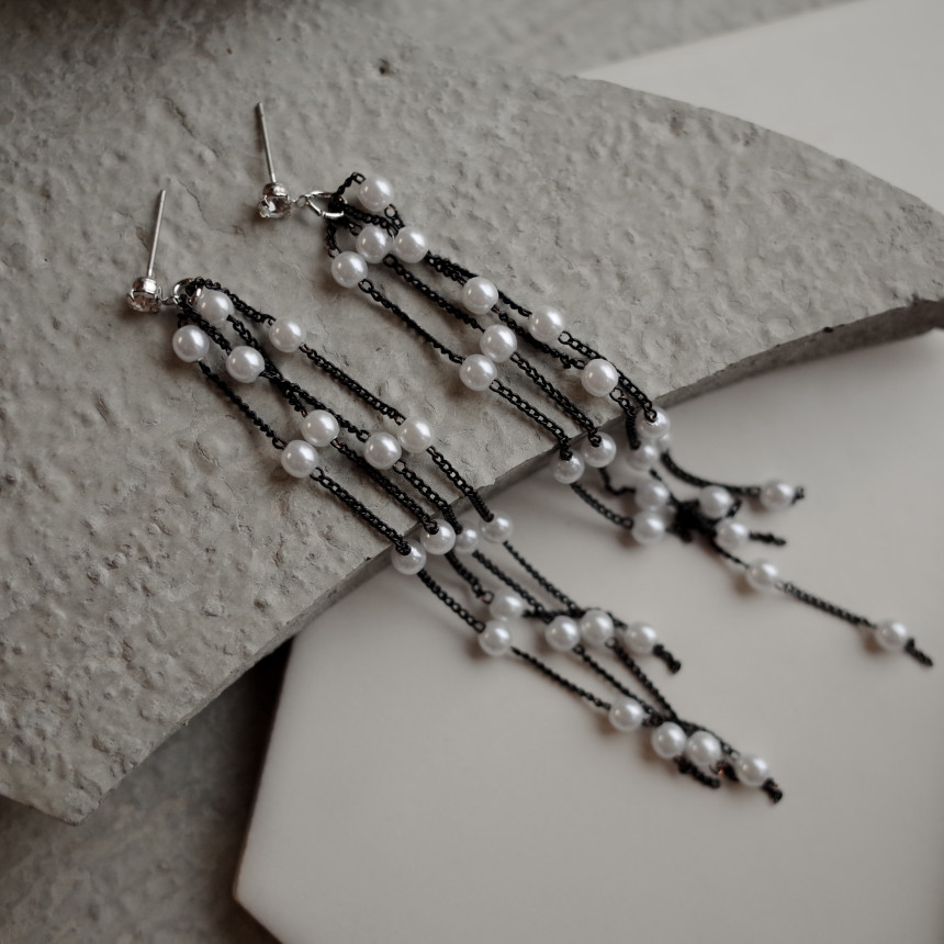 <b><p>NO.87 Rainy Day Pearl drop Stylish Chic Unique</p></b><b><p>NO.87 レイニーデイ パールドロップイヤリング スタイリッシュな シックな ユデザイン</p></b><br /><br /><p align='center'>