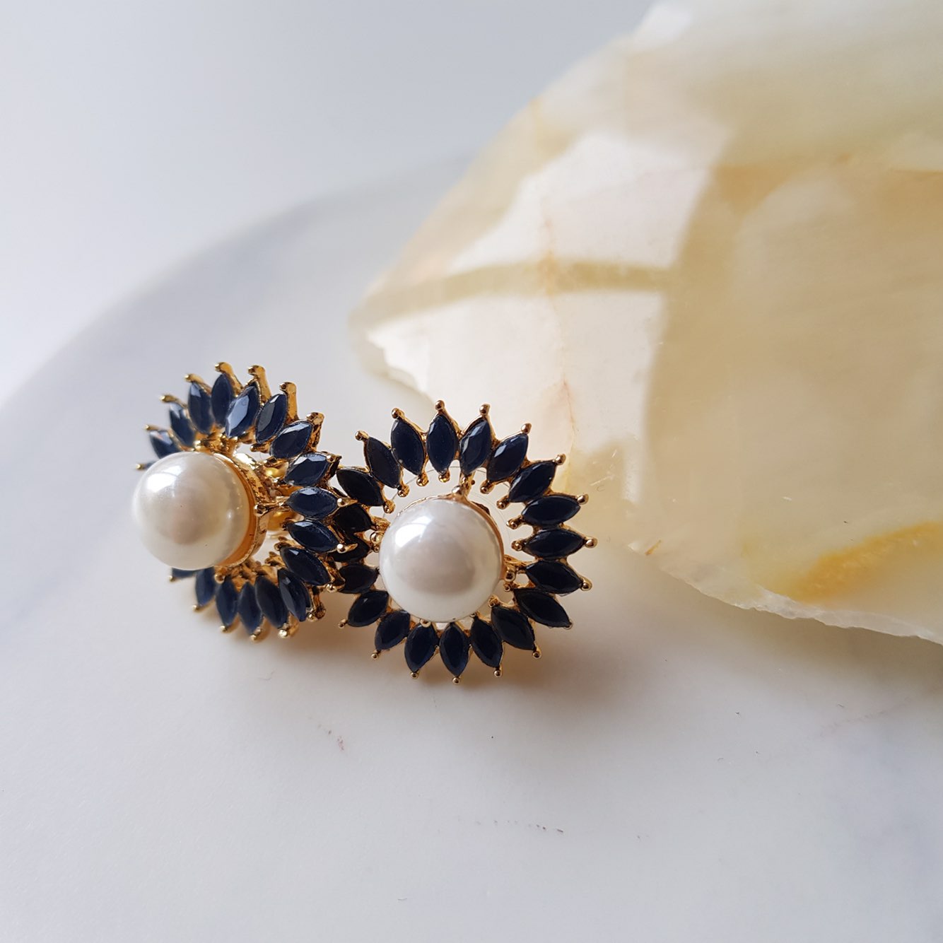 <b><p>Trout nucle Pearl Daily Erings Dp Cubic Antique</p></b><b><p>トゥルーラブ 核 真珠 デイリーピアス ドロップ キュービック アンティーク 洗練された</p></b><br /><br /><p align='center'>