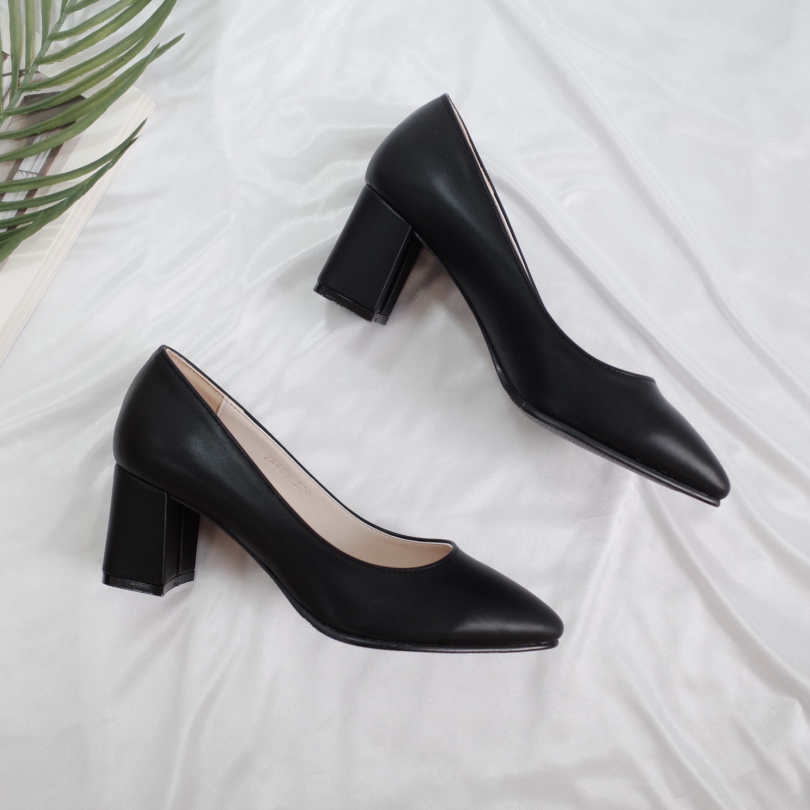 <b><p>Korean 6cm Sletto The Midd Hl pump Pointed</p></b><b><p>韓国語 6センチメートル スティレット 厚底 ミドルヒール パンプス 最高の鼻 Liuling_2</p></b><br /><br /><p align='center'>