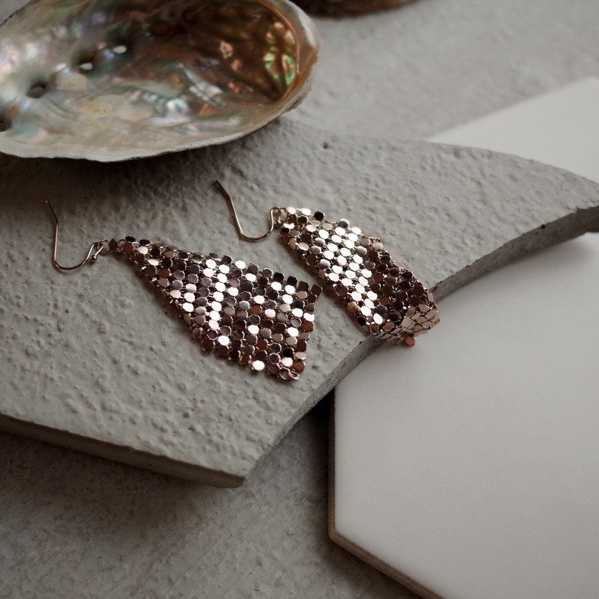 <b><p>NO103 Mesh pickle Three-dimensional earrings</p></b><b><p>NO103 メッシュさらさら 立体的なイヤリング スタイリな シックな ユニーデザイン</p></b><br /><br /><p align='center'>