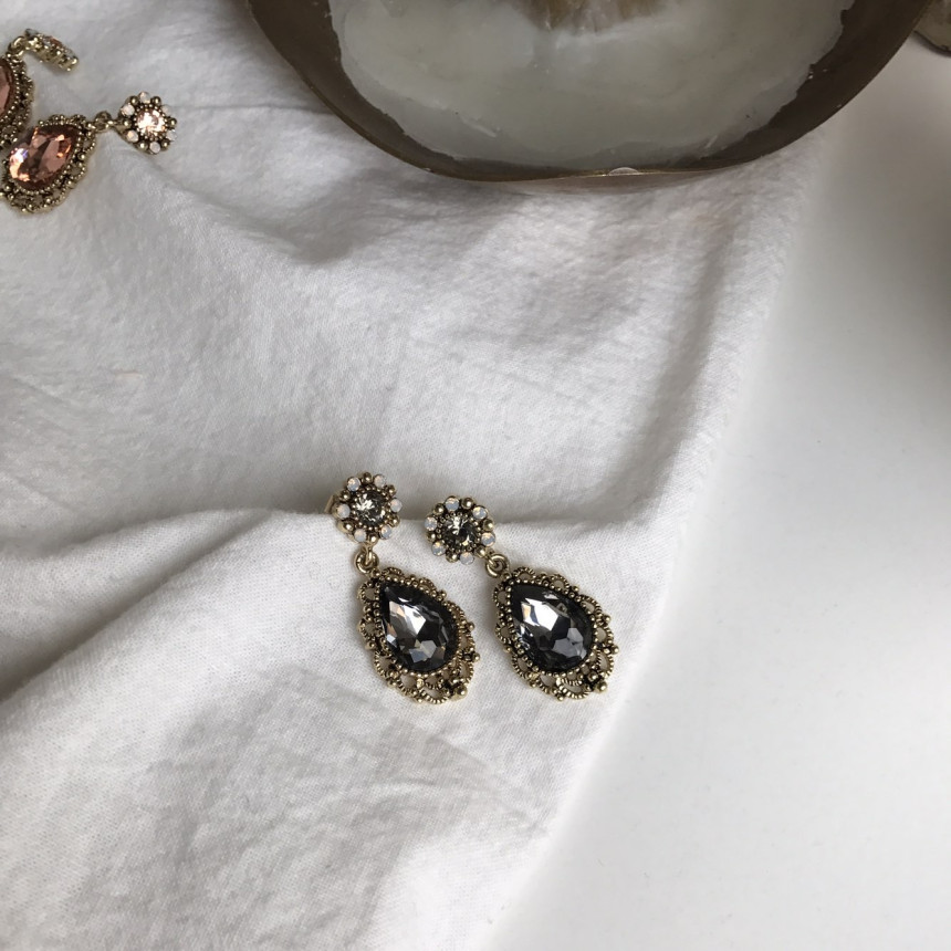 <b><p>Possible eaves Tab Cubic Prl Antique Drop</p></b><b><p>グィチ可能 タブ キュービック真珠 アンティーク ドロップ イヤリング 5色 フェミニンな感性ムード</p></b><br /><br /><p align='center'>