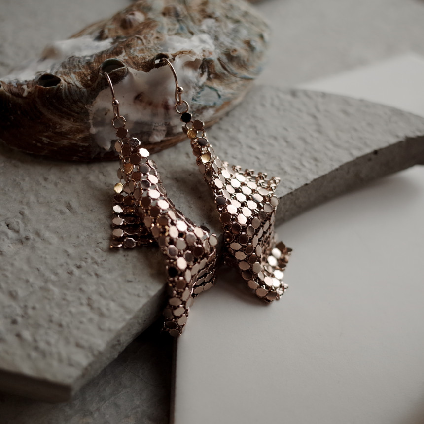 <b><p>NO103 Mesh pickle Three-dimensional earrings</p></b><b><p>NO103 メッシュさらさら 立体的なイヤリング スタイリな シックな ユニーデザイン</p></b><br /><br /><p align='center'>