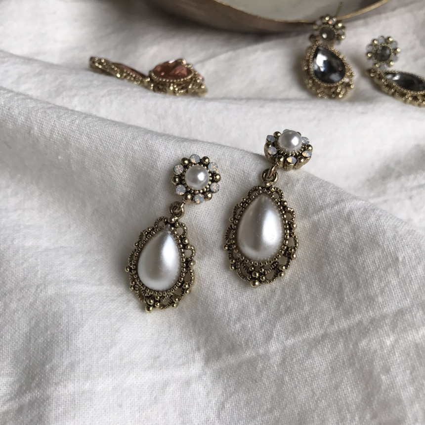 <b><p>Possible eaves Tab Cubic Prl Antique Drop</p></b><b><p>グィチ可能 タブ キュービック真珠 アンティーク ドロップ イヤリング 5色 フェミニンな感性ムード</p></b><br /><br /><p align='center'>