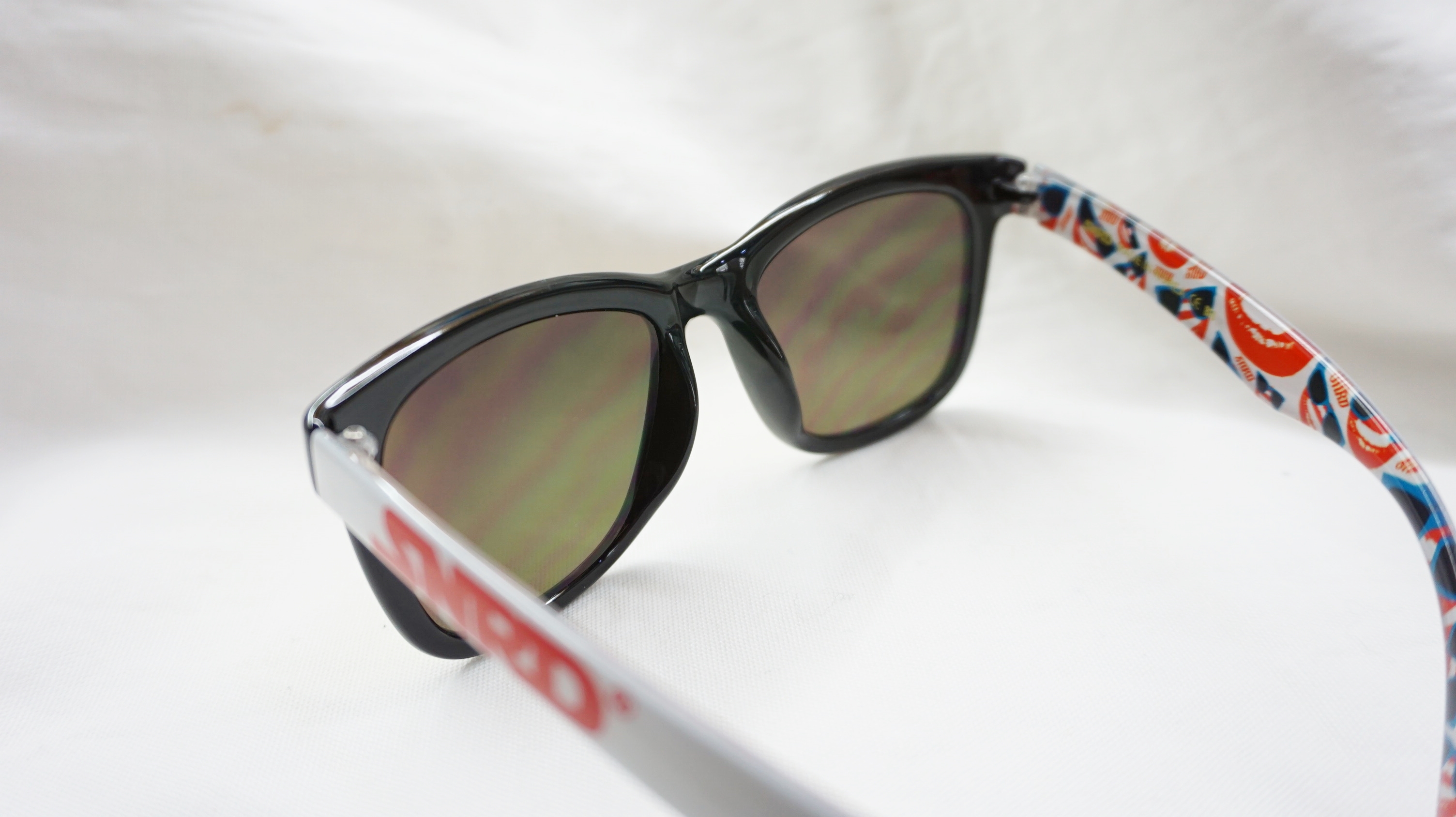 <b><p>SNRD sunglasses light Sporty Kean</p></b><b><p>SNRDサングラス 軽い スポーティーな 韓国語</p></b><br /><br /><p align='center'>