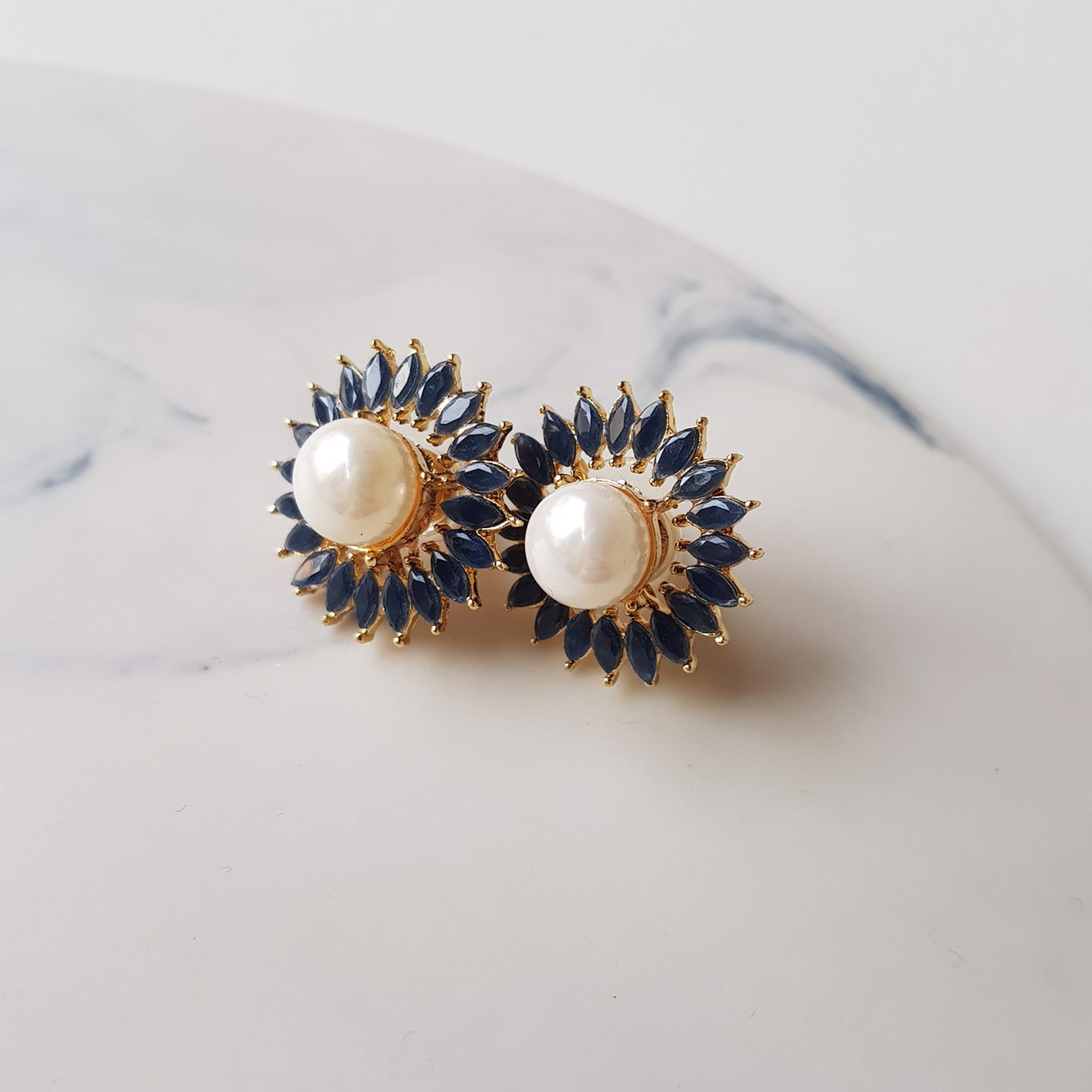 <b><p>Trout nucle Pearl Daily Erings Dp Cubic Antique</p></b><b><p>トゥルーラブ 核 真珠 デイリーピアス ドロップ キュービック アンティーク 洗練された</p></b><br /><br /><p align='center'>